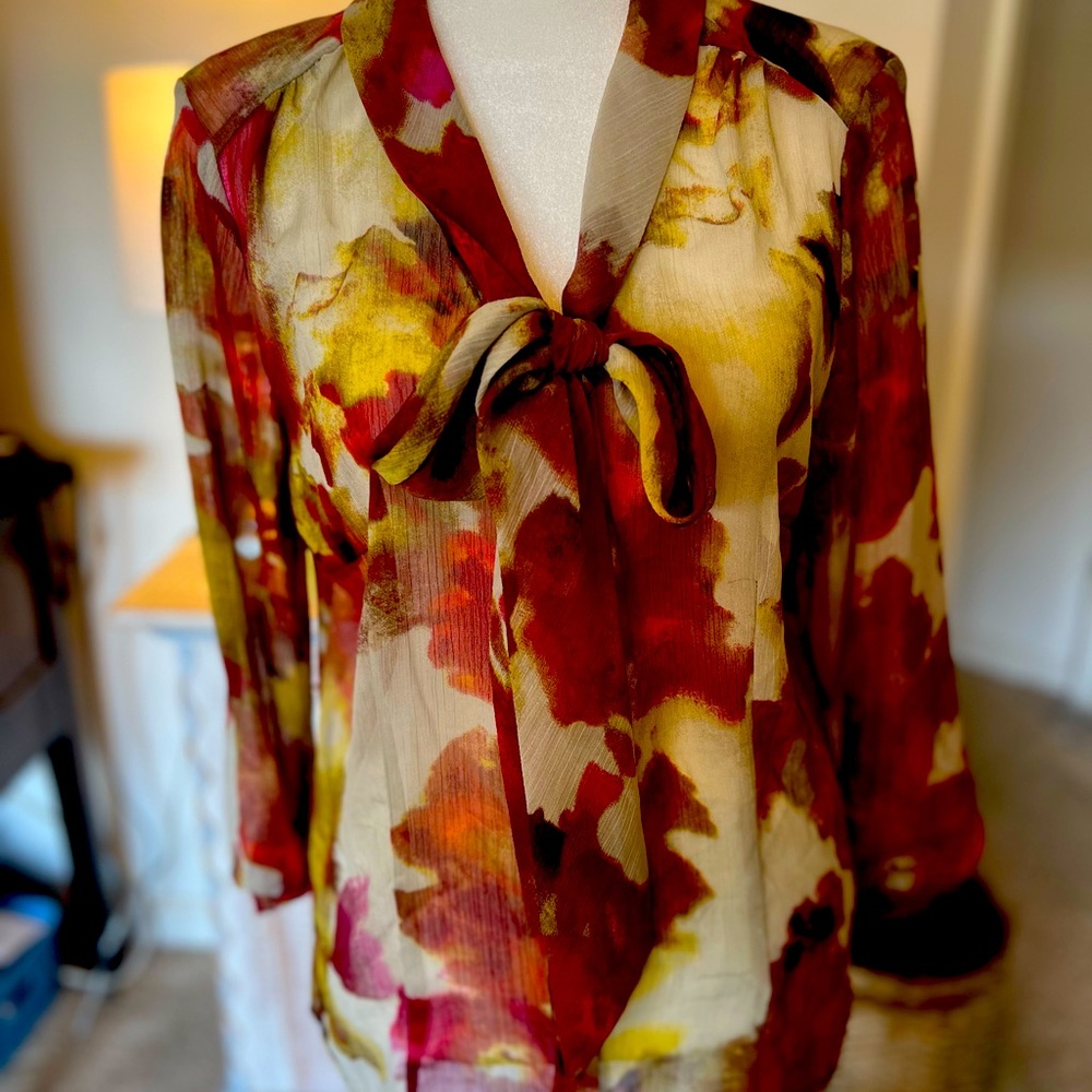 Beautiful Autumnal Colored Semi-Sheer blouse by New Directions. Size LP